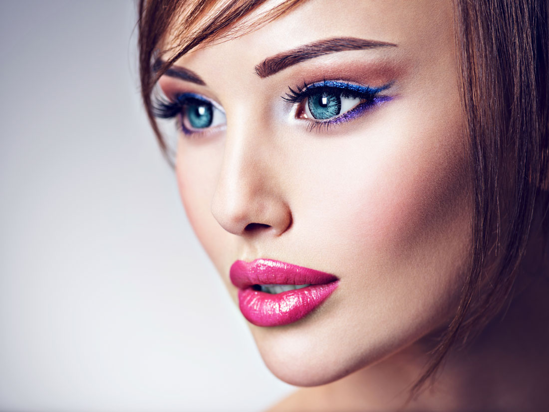 How to Do Your Makeup for Ocean Blue Eyes chiara lens